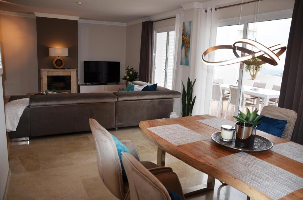 Апартаменты Penthouse Mit Privatem Jacuzzi In Marbella - La Mairena Охен Экстерьер фото