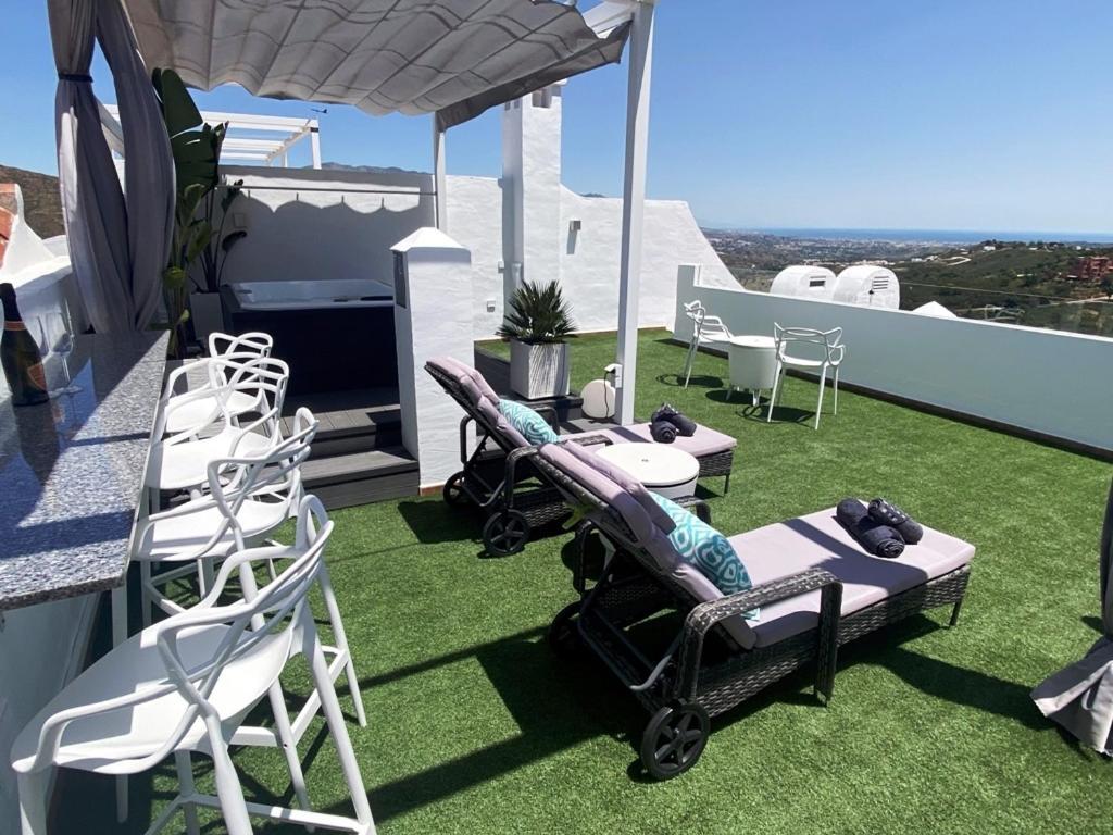 Апартаменты Penthouse Mit Privatem Jacuzzi In Marbella - La Mairena Охен Экстерьер фото