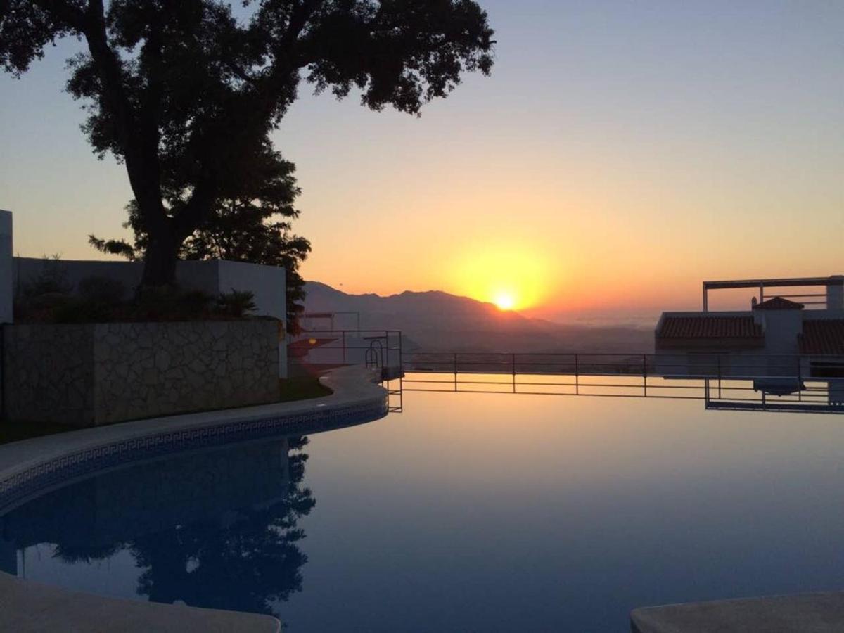 Апартаменты Penthouse Mit Privatem Jacuzzi In Marbella - La Mairena Охен Экстерьер фото