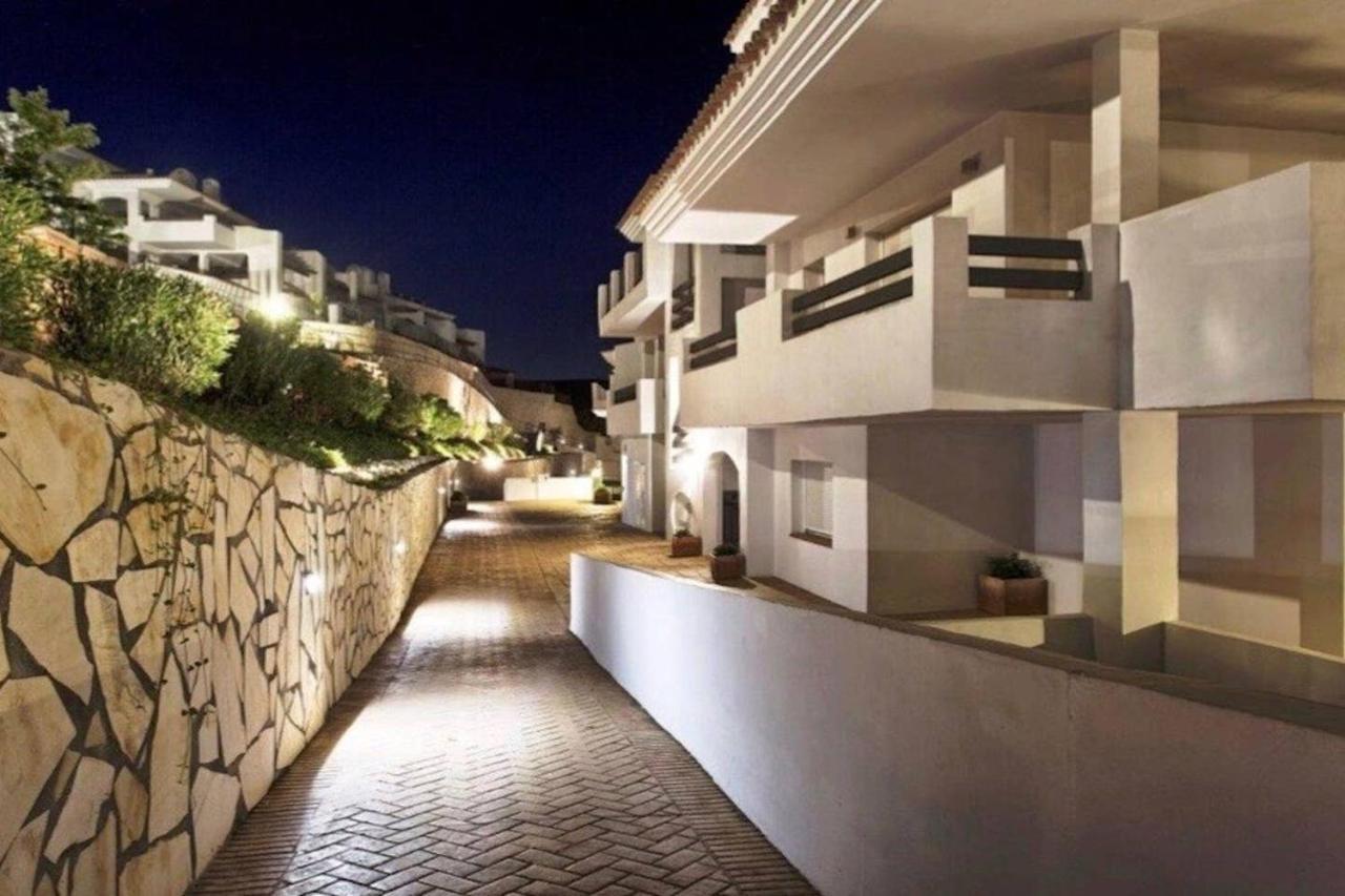 Апартаменты Penthouse Mit Privatem Jacuzzi In Marbella - La Mairena Охен Экстерьер фото